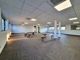 FONTAINE LE COMTE - A LOUER BUREAUX RENOVES SECTEUR AUCHAN / CGR