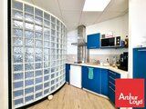 Bureaux 86360