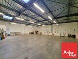 POITIERS PROCHE REPUBLIQUE - ENTREPOT AVEC BUREAUX A LOUER 480M² - IMMEUBLE RECENT AVEC BELLE VISIBILITE