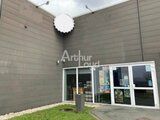 A LOUER LOCAL COMMERCIAL DE 430 M² LES HERBIERS A PROXIMITE D'UN ROND POINT.
