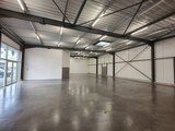 FONTAINE LE COMTE - LOCAL d'ACTIVITES ARTISANALES OU INDUSTRIELLES A LOUER 408m²