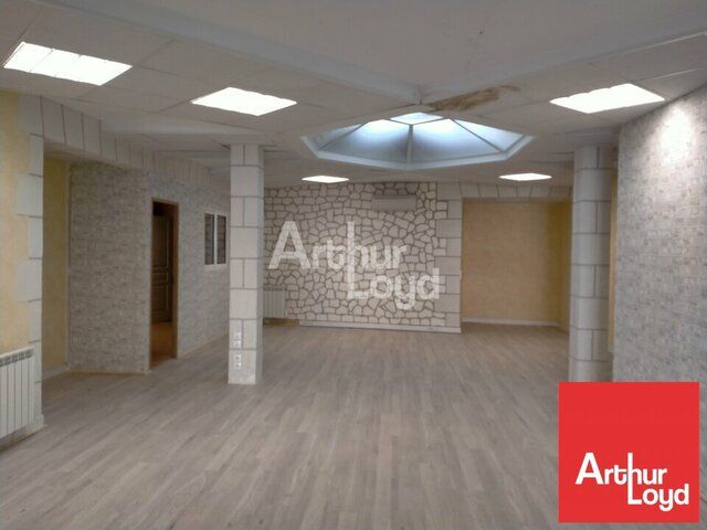 LOCAL COMMERCIAL IDEAL ACTIVITE TERTIAIRE OU LIBERALE CENTRE VILLE DE CHATELLERAULT