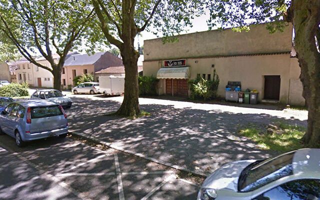 A LOUER LOCAL COMMERCIAL 700M² SUR POITIERS