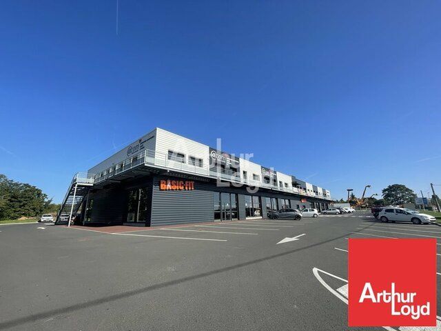 LOCATION BUREAUX NEUF AVENUE DE PARIS NIORT 121m2 BELLE VISIBILITE