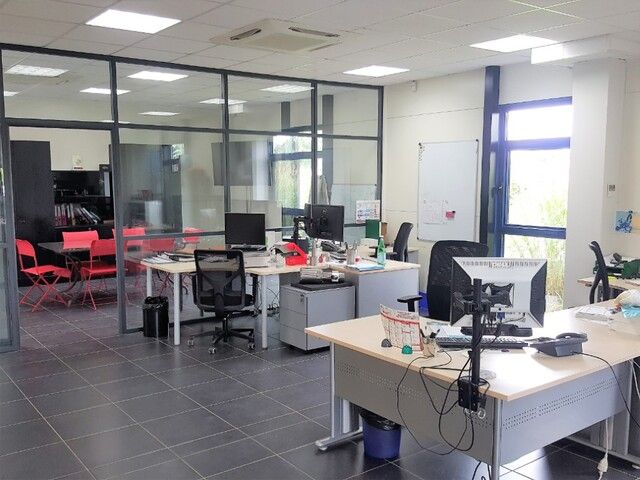 A LOUER IMMEUBLE DE BUREAU DE 200M2 POITIERS SECTEUR CHU