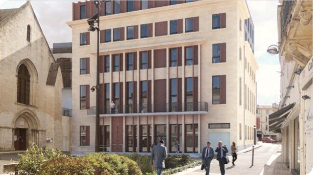 LOCATION 1000m2 HYPER CENTRE NIORT BATIMENT REFAIT A NEUF A 150m DE LA BRECHE