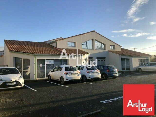 LOCATION BUREAUX 88m2 AVEC VISIBILITE AVENUE DE PARIS NIORT PROCHE HYPER CENTRE
