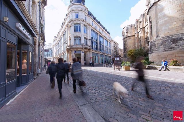 CELLULE 75M2 CENTRE COMMERCIAL PASSAGE CORDELIERS POITIERS CENTRE