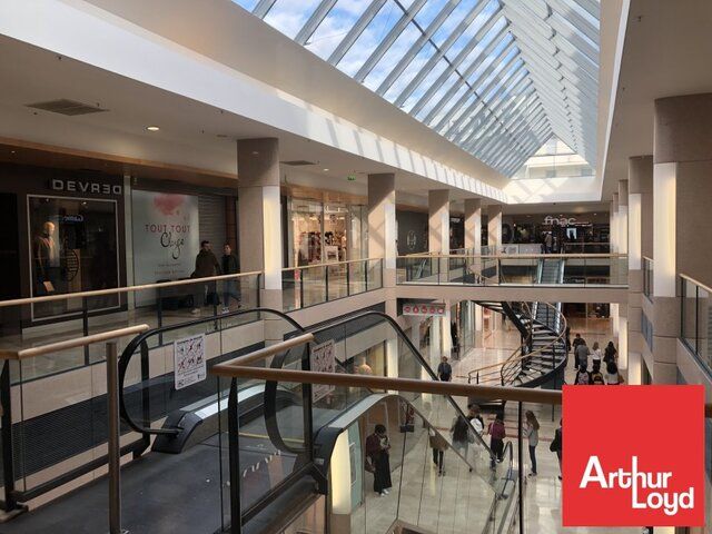 Local Poitiers centre - Galerie Passage Cordeliers - 243 m2