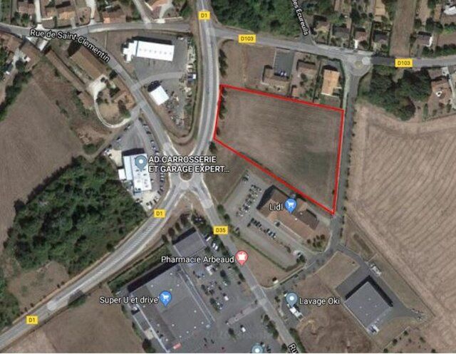 A vendre CIVRAY (86) terrain constructible pour projets commerciaux et professionnels 9 052 m²
Proximité zones commerciales et résidentielles