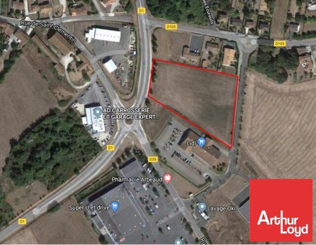 A vendre CIVRAY (86) terrain constructible pour projets commerciaux et professionnels 9 052 m²
Proximité zones commerciales et résidentielles