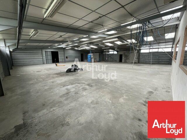 LOCATION PARTHENAY TRES BELLE VISIBLITE BUREAUX ET ATELIER 850m2