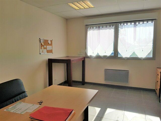 POITIERS TOUFFENET - RARE PETITE SURFACE DE BUREAUX A LOUER - PARKING - 44M²