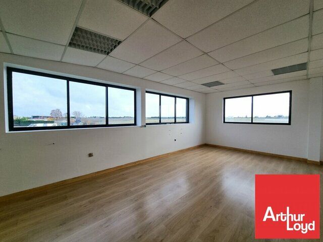 POITIERS ZI RÉPUBLIQUE - ENTREPÔT ET BUREAUX A LOUER 635m²