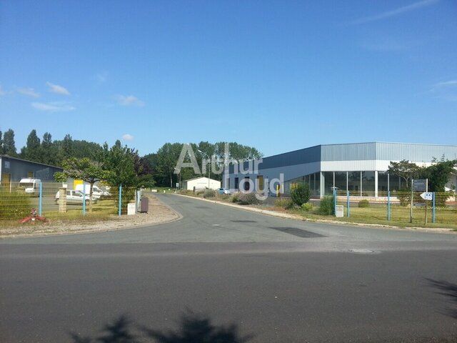 BUREAUX DE DIRECTION AVEC SALLE DE REUNION A LOUER SUR ANTRAN (86)