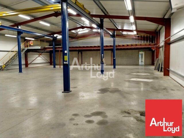 A VENDRE LOCAUX INDUSTRIELS DE 1900m² SUR CHATELLERAULT NORD (86)