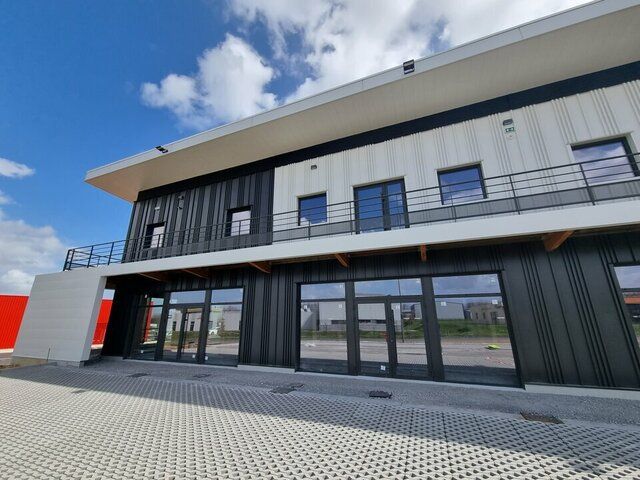 POITIERS SUD ZONE AUCHAN - LOCAUX COMMERCIAUX NEUF / BUREAUX OU ARTISANAUX A LOUER 187M²