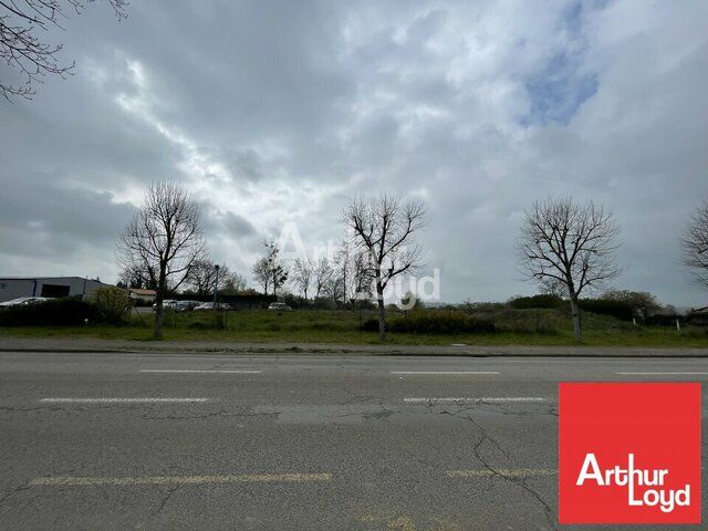 OPPORTUNITE LOCAL COMMERCIAL NEUF AVEC PASSAGE PARTHENAY POMPAIRE