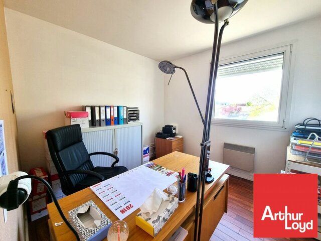 POITIERS BUREAUX A LOUER FACE A LA POLYCLINIQUE DE LA PROVIDENCE : 92M²