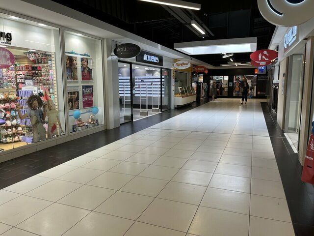 A VENDRE LOCAL COMMERCIAL POITIERS- CENTRE COMMERCIAL BEAULIEU  - 96 m2