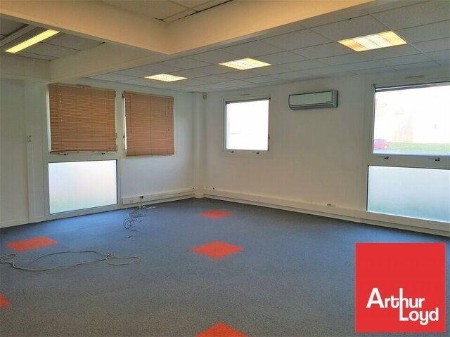 GRAND POITIERS FUTUROSCOPE - BUREAUX A LOUER PETIT LOT DE BUREAUX DE 102m² - PARKING EXTERIEUR