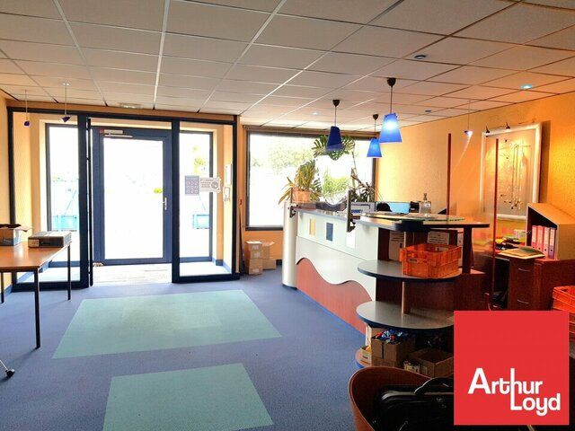 POITIERS ZI REPUBLIQUE A LOUER GRANDE SURFACE DE BUREAUX DE 892 M² ET 240M² DE STOCKAGE