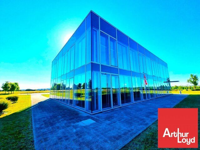 AU NORD DE GRAND POITIERS - TRES BEL ENSEMBLE DE BUREAUX A LOUER - PRESTATION DE HAUT NIVEAU - 321,50m²