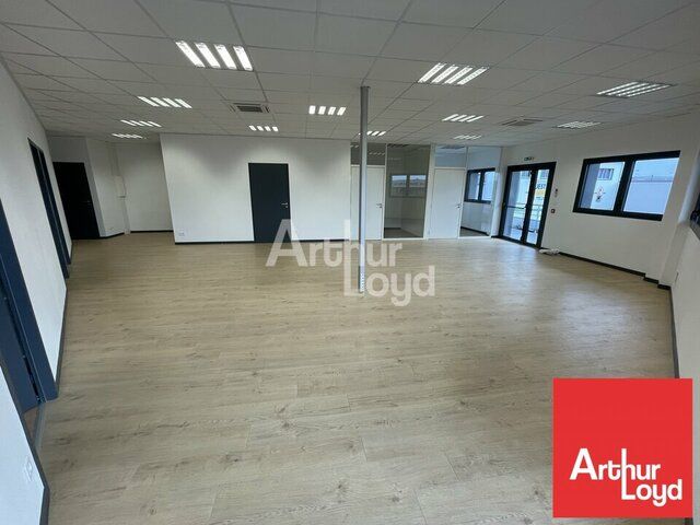 LOCATION LOCAL COMMERCIAL NIORT BELLE VISIBILITE ZONE MENDES FRANCE 146m2