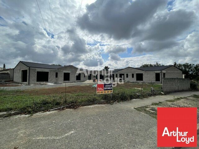 LOCATION CHAURAY CENTRE BUREAUX STOCKAGE LOCAL COMMERCIAL NEUF