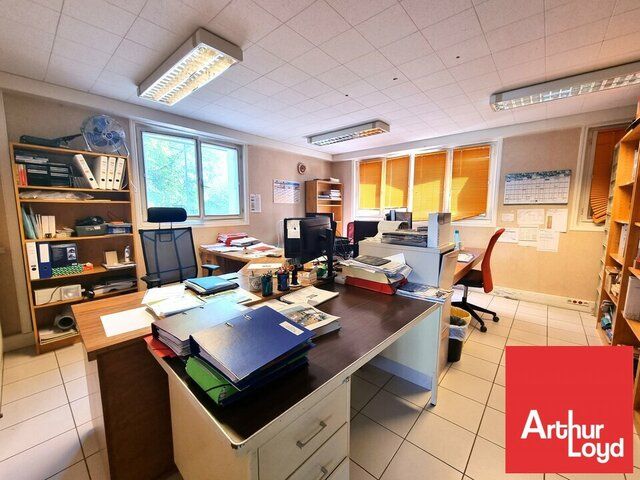BUREAUX A LOUER AU REZ DE CHAUSSEE 168M² - VOUNEUIL SOUS BIARD
