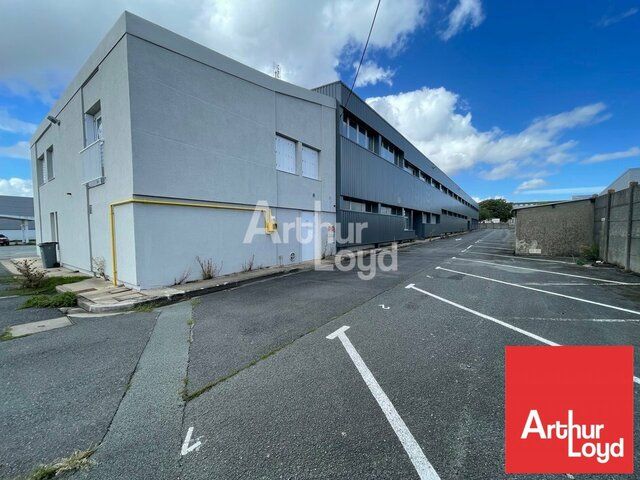 ACHAT BUREAUX NIORT ZONE SAINT LIGUAIRE 1022m2 DIVISIBLE A PARTIR DE 300m2