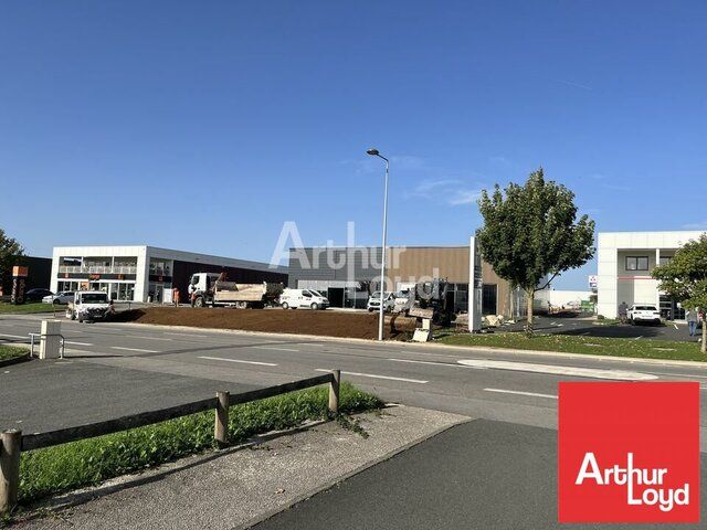 LOCAL COMMERCIAL A LOUER DE 370m² SITUE AU COEUR DE LA ZONE MENDES FRANCE NIORT