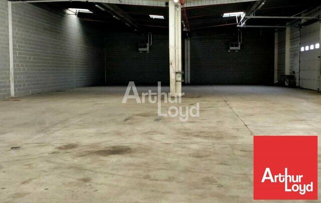 A LOUER LOCAL D'ACTIVITE 915m² SUR CHATELLERAULT NORD (86)