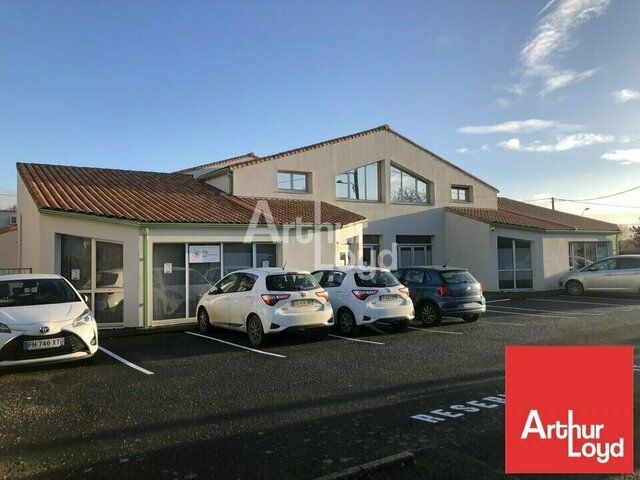 LOCATION BUREAUX environ 45m2 AVENUE DE PARIS NIORT PROCHE HYPER CENTRE AVEC PARKINGS FACIL D'ACCES