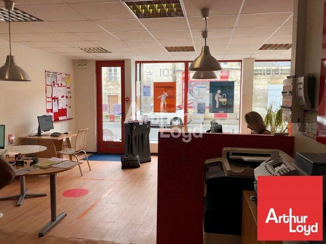 LOCATION BUREAUX HYPER CENTRE NIORT AVEC VISIBILITE 55m2