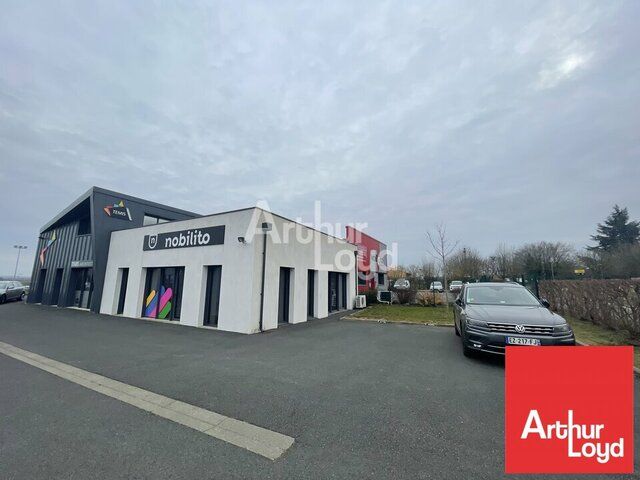 LOCATION LOCAL COMMERCIAL ETAT NEUF ZONE DE BAUSSAIS PROCHE NIORT 80m2 AVEC PARKINGS