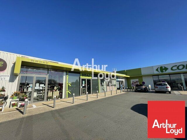 LOCATION BELLE CELLULE COMMERCIALE AVEC VISIBILITE ET PASSAGE CARREFOUR CONTACT 120m2 CHAURAY