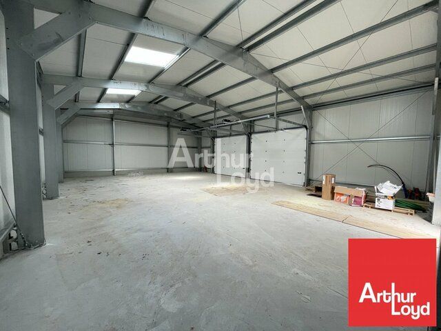 LOCATION ENTREPOT 150m2 AVEC PARKINGS PROCHE ZONE MENDES FRANCE