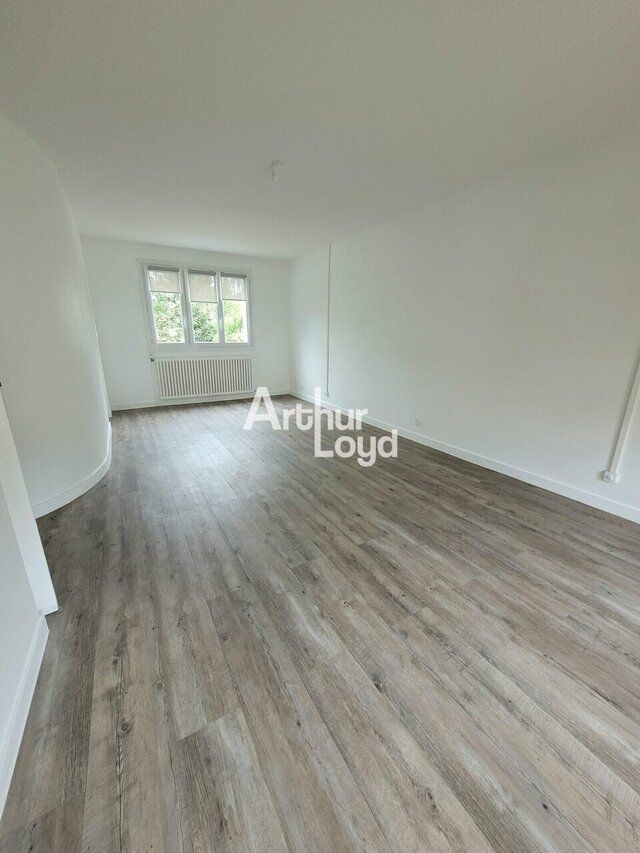 A LOUER BUREAU  DE 25 m² - CENTRE VILLE - QUARTIER GARE - LA ROCHE SUR YON