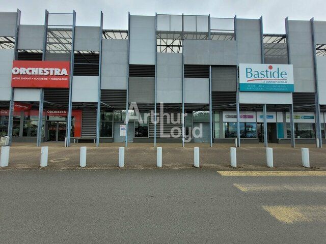 A LOUER LOCAL COMMERCIAL DE 714 M² DANS LE CENTRE COMMERCIAL SUD AVENUE A LA ROCHE SUR YON