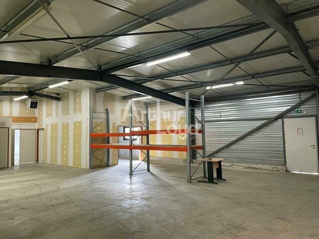 A LOUER LOCAL D'ACTIVITE 360M² SUR BRESSUIRE (79)