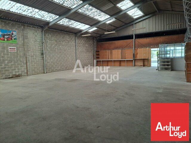A LOUER LOCAL DE STOCKAGE 510m² DIVISIBLE AXE POITIERS / TOURS