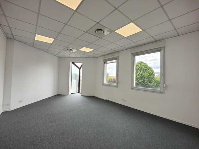 POITIERS ZI REPUBLIQUE - BUREAUX A LOUER 450M² DIVISIBLE 125M²