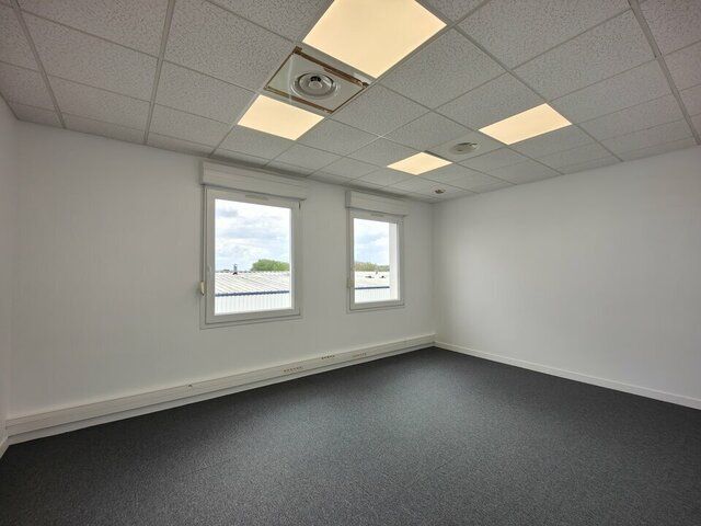 POITIERS ZI REPUBLIQUE - BUREAUX A LOUER 275M² AGRANDISSABLE OU  DIVISIBLE