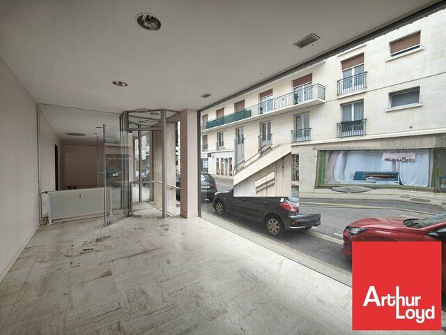 A VENDRE - LOCAL COMMERCIAL / BUREAUX EN CENTRE VILLE DE POITIERS DE 140m²