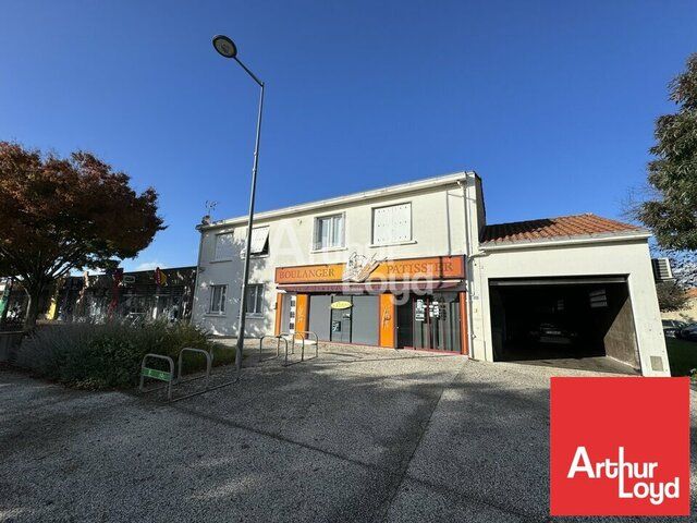 OPPORUNITE A VENDRE QUARTIER CALME NIORT AVEC COMMERCES ET PARKINGS