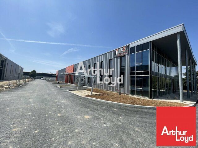 LOCATION LOCAL D'ACTIVITE STOCKAGE NEUF ZONE MENDES FRANCE NIORT 1040m2