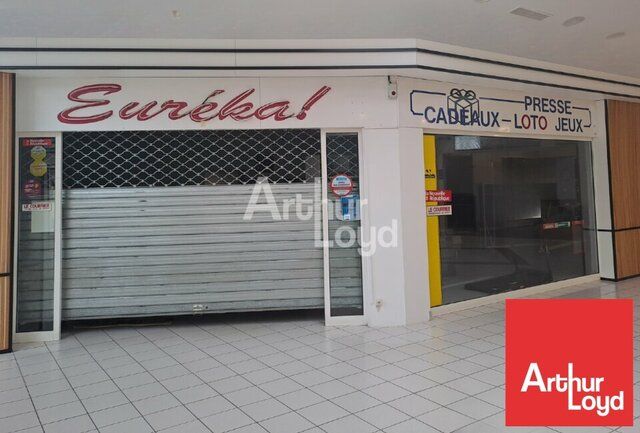 A LOUER CELLULE 93m² SITUEE SUR L'ENTREE DE LA GALERIE COMMERCIALE LECLERC THOUARS (79)