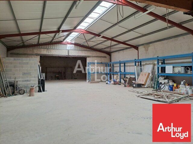 A VENDRE LOCAL D'ACTIVITE AVEC HABITATION A 10MN DE POITIERS SUD