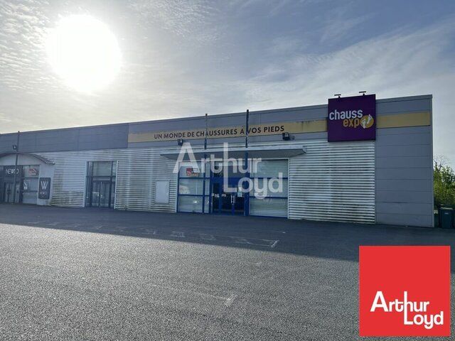 Local commercial Azay Le Brule 600 m2